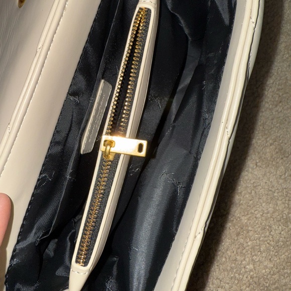 Yves Saint Laurent Cream Quilted Bag - Picture 13 of 17